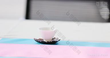 茶桌上的白色茶杯特写实拍